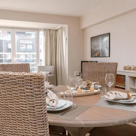 アパート Spacious Apartment With Cosy Interior In The Center Of Knokke クノック・ヘイスト